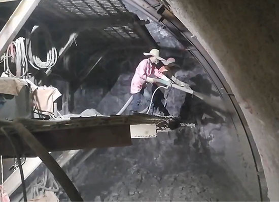 隧道用双喷头液压混凝土湿喷机施工视频（2）