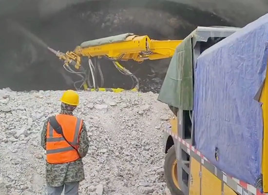 隧道用混凝土湿喷台车施工视频