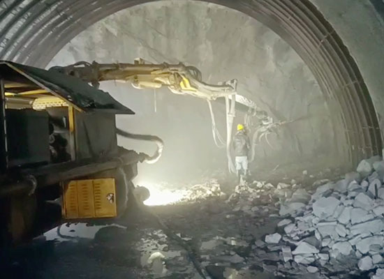 3016隧道混凝土湿喷机械手施工视频